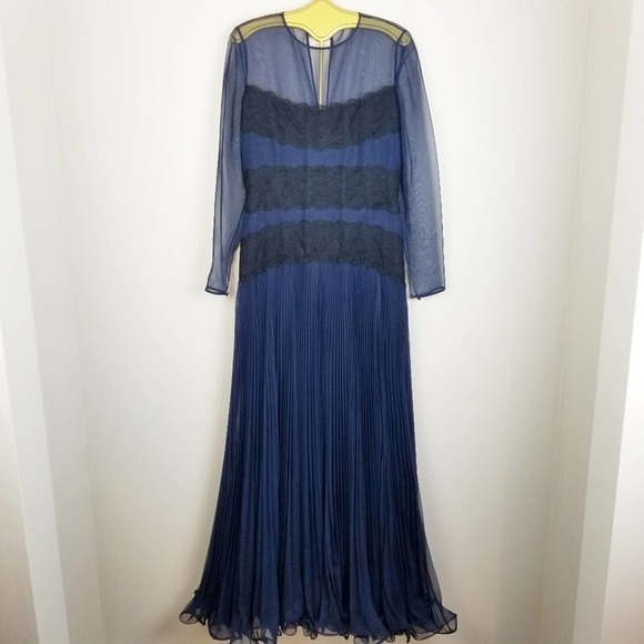 Carolina Herrera silk navy and black lace gown - Picture 1 of 9